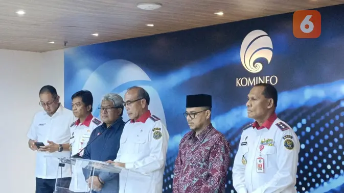 <p>Konferensi pers mengenai gangguan Pusat Data Nasional di Kantor Kominfo, Jakarta. /Robinsyah Aliwafa Zain</p>