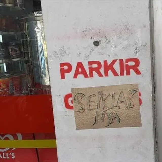 6 Tulisan Nyeleneh di Tempat Parkir Ini Kocak Banget, Bikin Ngakak