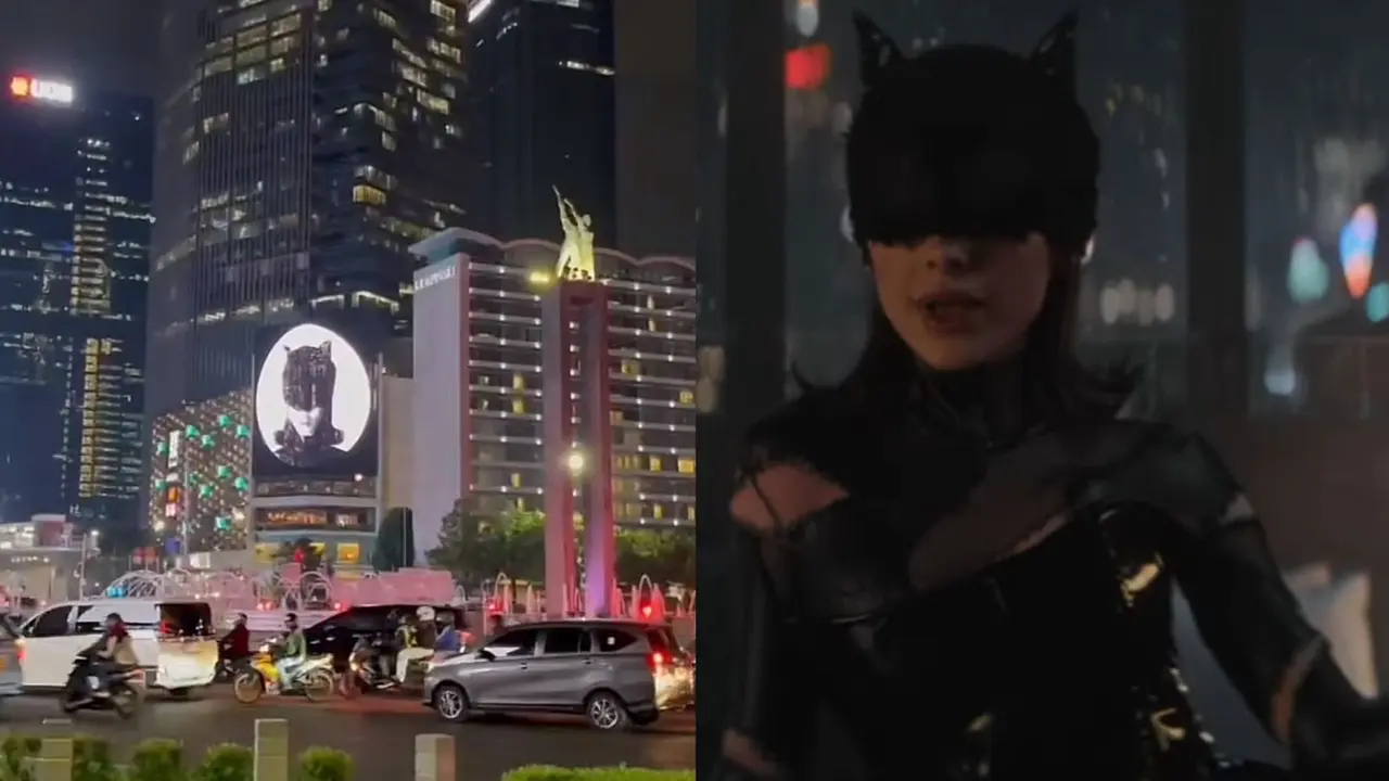 Ariana Grande memvideokan suasana kota Jakarta dengan poster single terbarunya