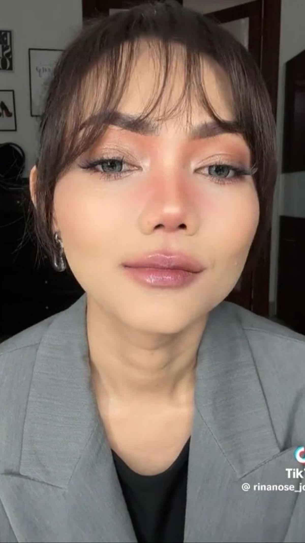 Bertransformasi dengan Full Makeup <br>