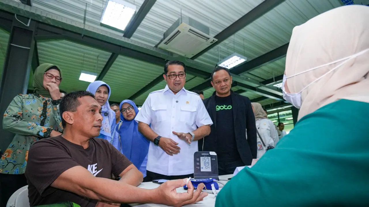 Menteri Ekonomi Kreatif, Teuku Riefky Harsya, menghadiri kegiatan satu tahun pelaksanaan program Cek Kesehatan Gratis (CKG) di Gojek Ops Office, Kemang, Jakarta, Rabu (11/2/2026).