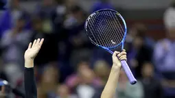 Ekspresi Maria Sharapova usai mengalahkan petenis Sofia Kenin dari AS saat pertandingan Tunggal Wanita Terbuka 2017 di ASTA Billie Jean King National Tennis Center di New York (1/9). Sharapova menang 7-5 6-2. (AFP Photo/Jewel Samad)