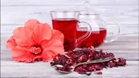 Salah satu teh bunga yang paling banyak diminati adalah teh kembang sepatu yang bisa bantu turunkan berat badan.
