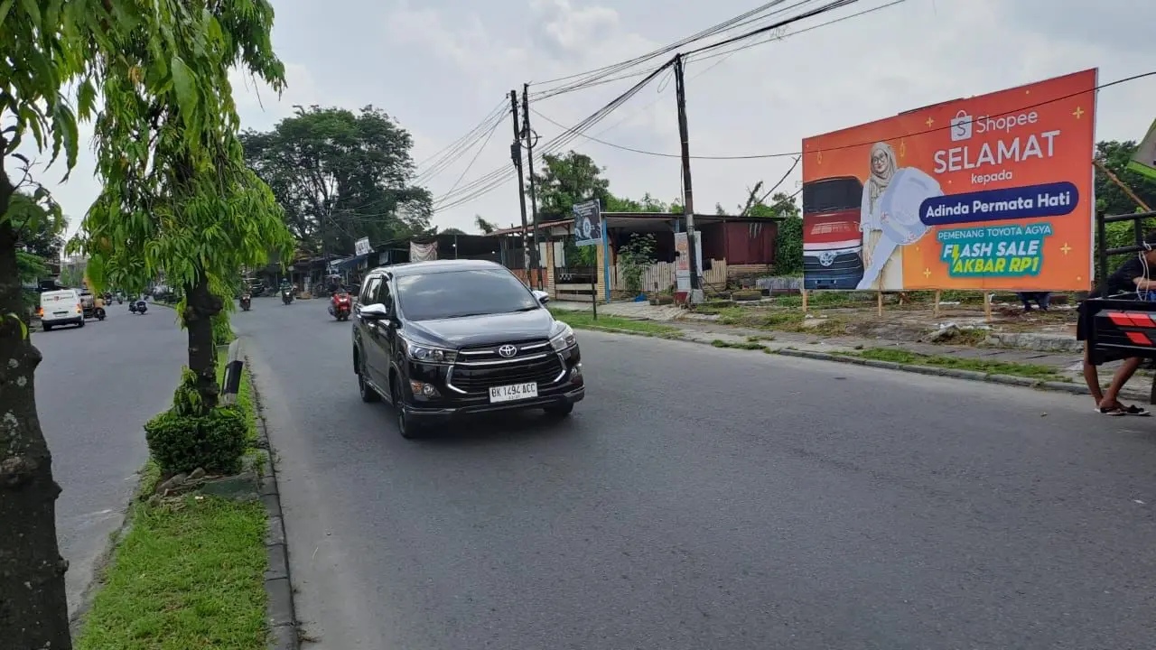 Bikin Heboh Warga Lokal, Baliho Pemenang Flash Sale Mobil Rp1 Muncul di Medan