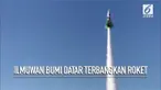 Seorang ilmuwan penganut paham bumi datar berhasil terbangkan roket buatannya sendiri.