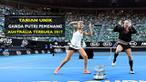 Ganda putri pemenang Australia Terbuka 2017, Bethanie Mattek-Sands dan Lucie Safarova, merayakan kemenangan dengan menari dilapangan.