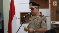 Kadiv Humas Polri Irjen Setyo Wasisto memimpin acara serah terima jabatan di Gedung Divisi Humas Polri, Jakarta, Jumat (24/11). Jabatan Karo Penmas dan Karo Multimedia Divisi Humas Polri berpindah tangan. (Liputan6.com/Angga Yuniar)