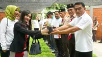 Moeldoko Ajak Masyarakat Bantaran Sungai Ciliwung Tanam Cabai