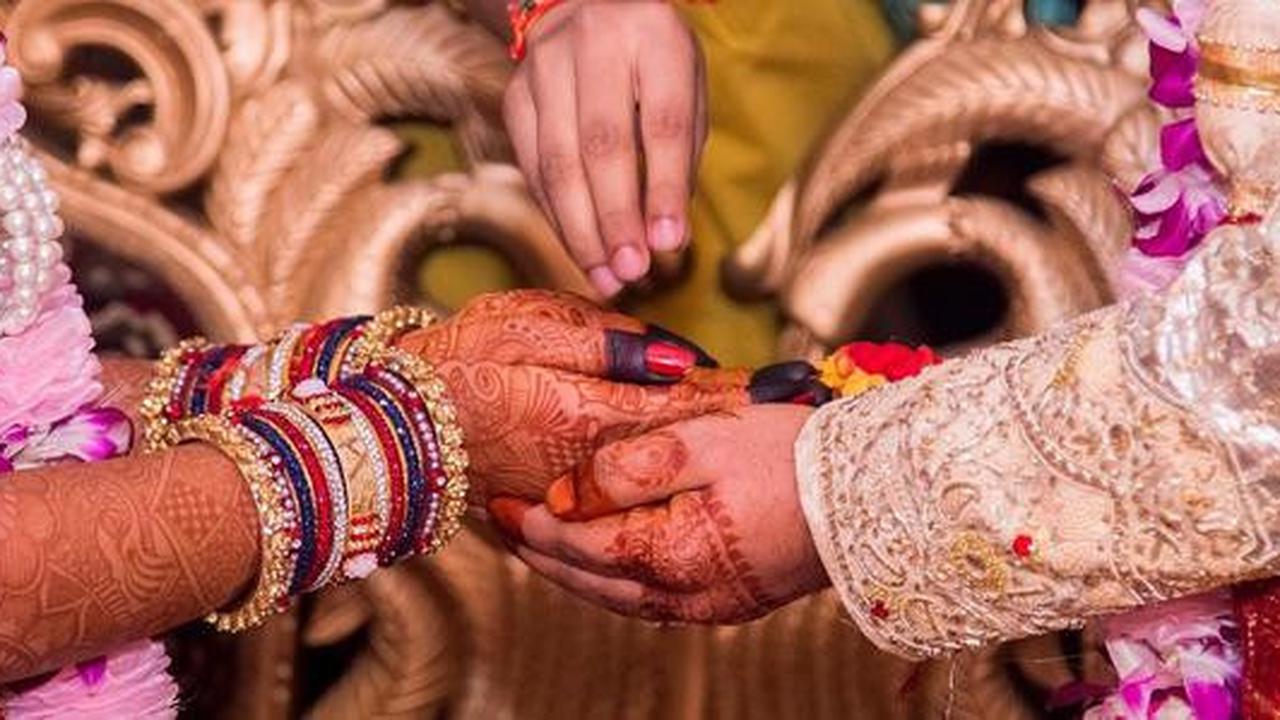 Heboh Wanita Pura-Pura Berubah Jadi Ular untuk Menghindari Perjodohan
