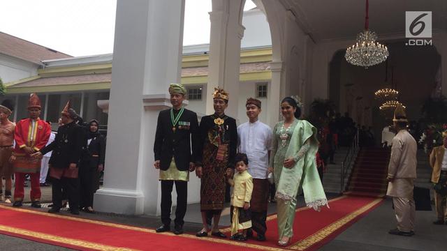 Kenakan Baju Adat Bali, Jokowi Ajak Jan Ethes di HUT ke-74 RI