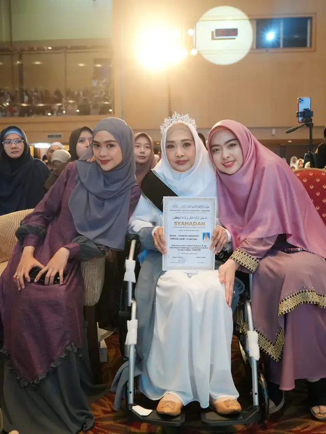 Oki Setiana Dewi gelar wisuda pesantrennya (Istimewa)