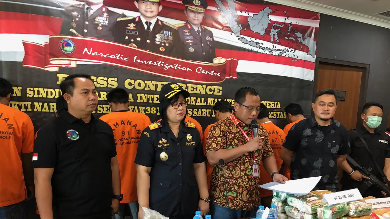 Penyelundupan itu dilakukan jaringan internasional atau sindikat Malaysia menggunakan kapal-kapal kecil di jalur tikus perairan Indonesia.