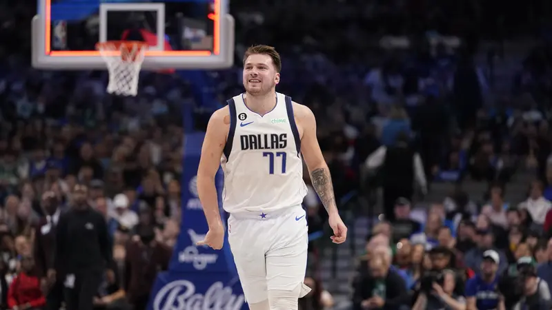 Luka Doncic saat Mavericks melawan Houston Rockets di lanjutan NBA