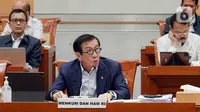Menteri Hukum dan HAM (Menkumham) Yasonna Laoly mengikuti Rapat Kerja dengan Komisi III DPR, di Gedung Nusantara II, Kompleks Parlemen Senayan, Jakarta, Rabu (29/3/2023). (Liputan6.com/Faizal Fanani)