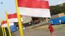 Pengunjung berjalan-jalan di area Monunen Nasional, Jakarta, Sabtu (17/8/2019). Libur perayaan HUT ke-74 Republik Indonesia yang bertepatan dengan akhir pekan dimanfaatkan warga untuk berjalan-jalan di kawasan Monas, Jakarta. (Liputan6.com/Helmi Fithriansyah)