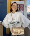 Jennifer Bachdim memiliki gaya fashion yang effortless chic. Ia banyak mengenakan attire yang menunjang kenyamanan. [Foto: Instagram/ Jennifer Bachdim]