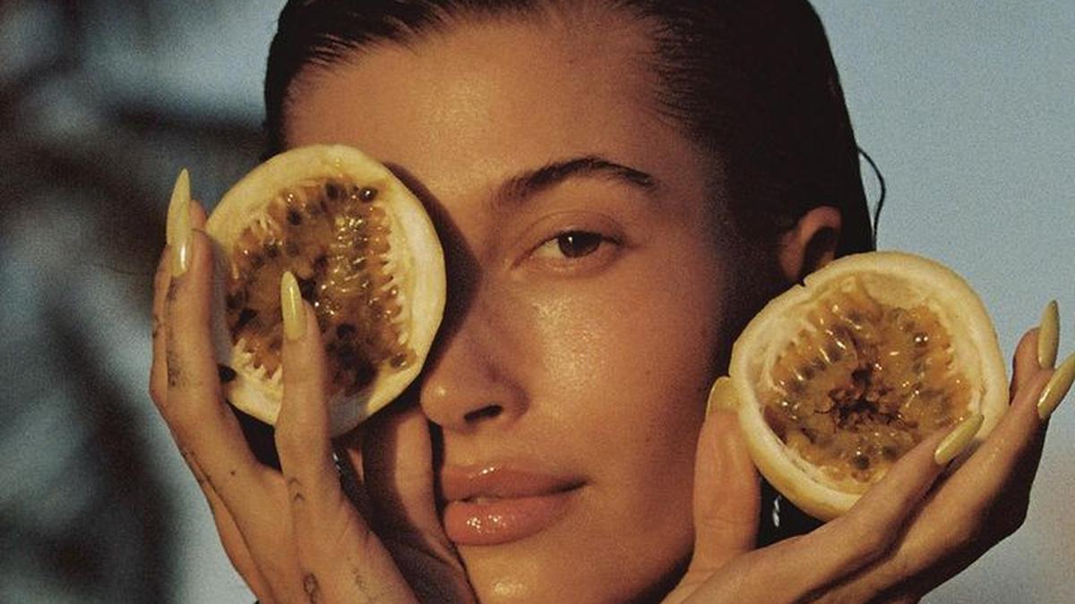 Ditengan Isu Pisah dengan Justin Bieber, Hailey Bieber Dikabarkan Jual Brand Kecantikannya Rhode