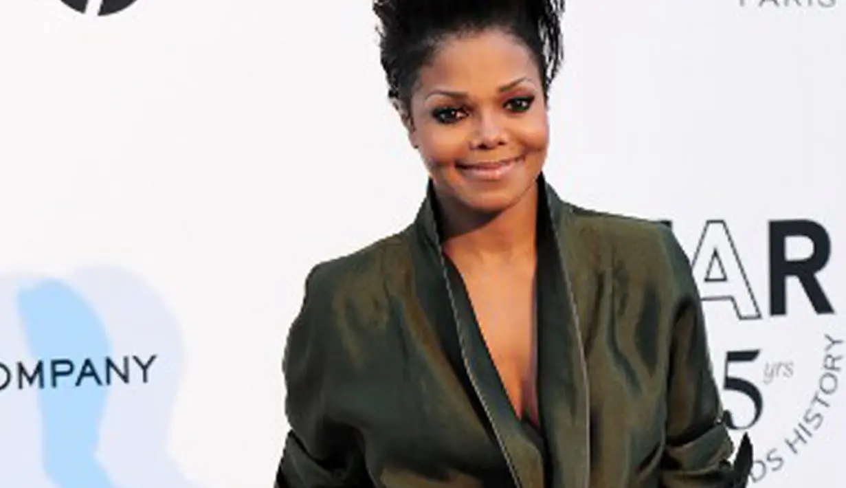 “Hey guys. Aku sangat senang untuk State of the World Tour. Kami sedang mempersiapkan segalanya. Sampai jumpa dalam waktu satu bulang!” tulisnya dalam caption foto tersebut. (AFP/Martin Bureau)