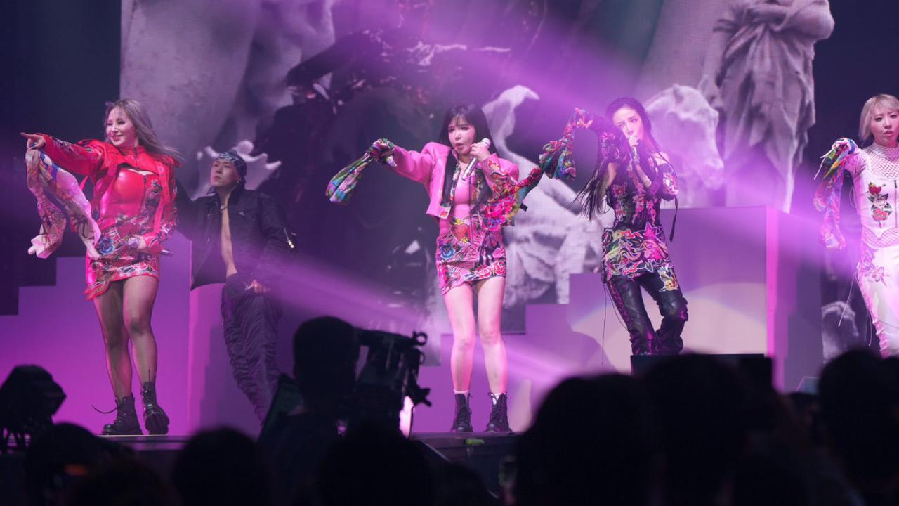 Konser Comeback 2NE1 yang Memukau dan Kontroversi Posisi Foto Nagita Slavina