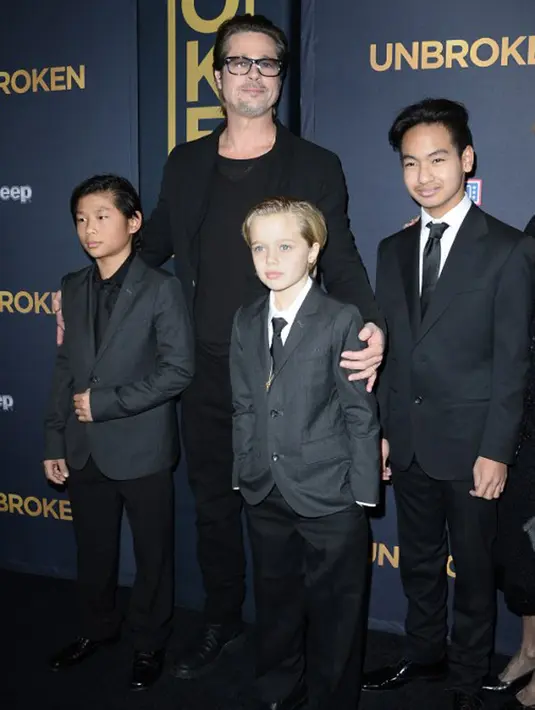 Sepertinya bisa dihitung dengan jari jumlah pertemuan Pitt dan anak-anaknya setelah gugatan cerai oleh Jolie. Terlebih ketika Pitt dikabarkan pernah bertengkar hebat dengan Maddox saat perjalanan menuju Perancis. (AFP/Bintang.com)