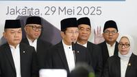 Menteri Agama Nasaruddin Umar bersama anggota Amirul Hajj 2025. (dok. Humas Kementerian Agama)