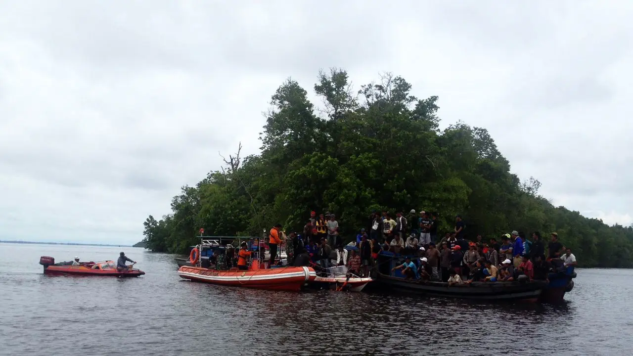 Tabrakan Speed Boat