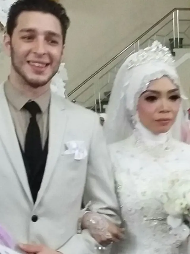 Durroti Milatina dan Damien Barrie Corrie