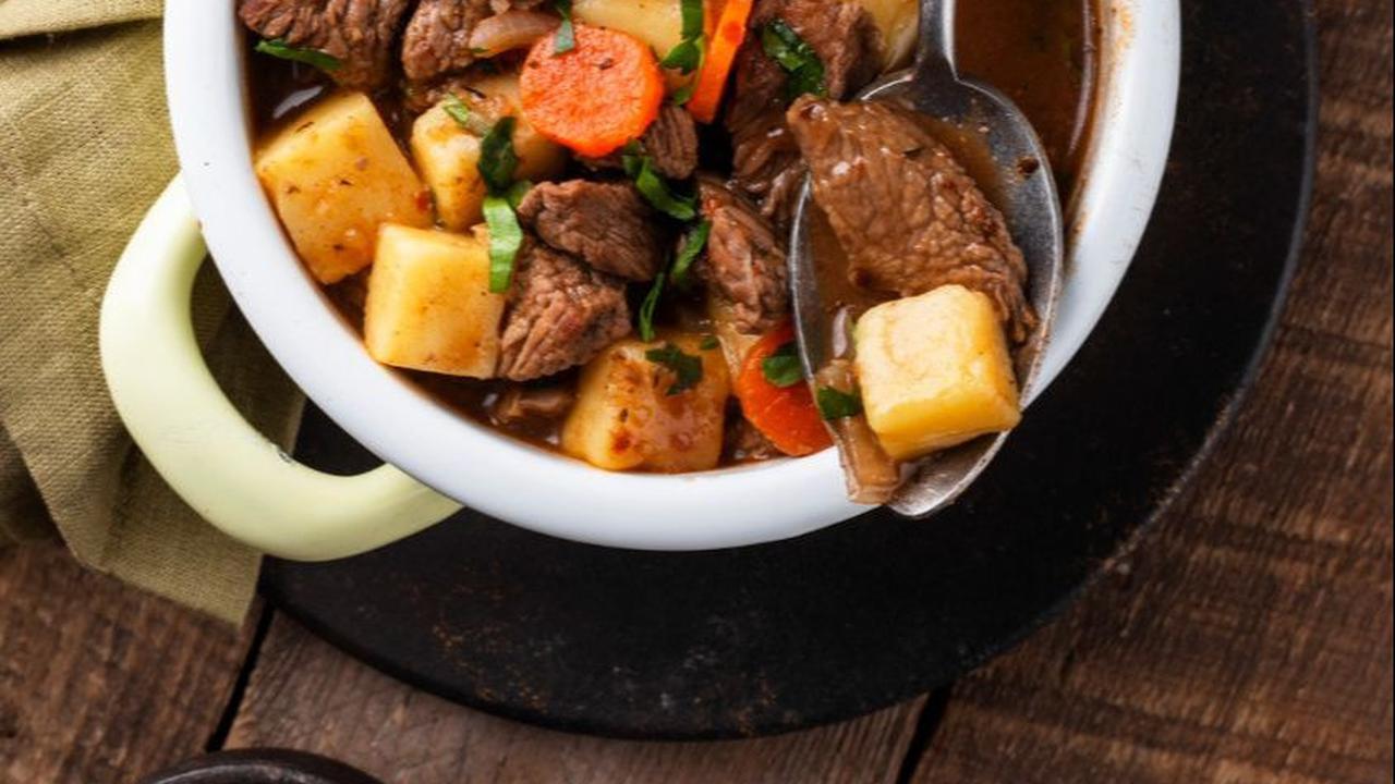 Tongseng adalah kuliner daging berkuah khas dari Jawa Tengah. Tekstur tongseng mirip dengan gulai daging berkuah namun dengan bumbu yang lebih kuat.&nbsp;