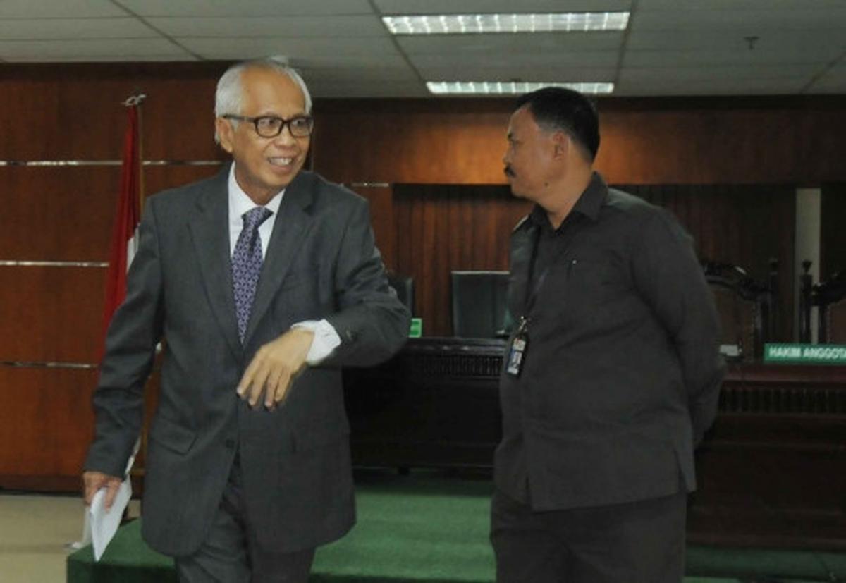 Hakim izinkan OC Kaligis berobat, sidang perdana kembali ditunda
