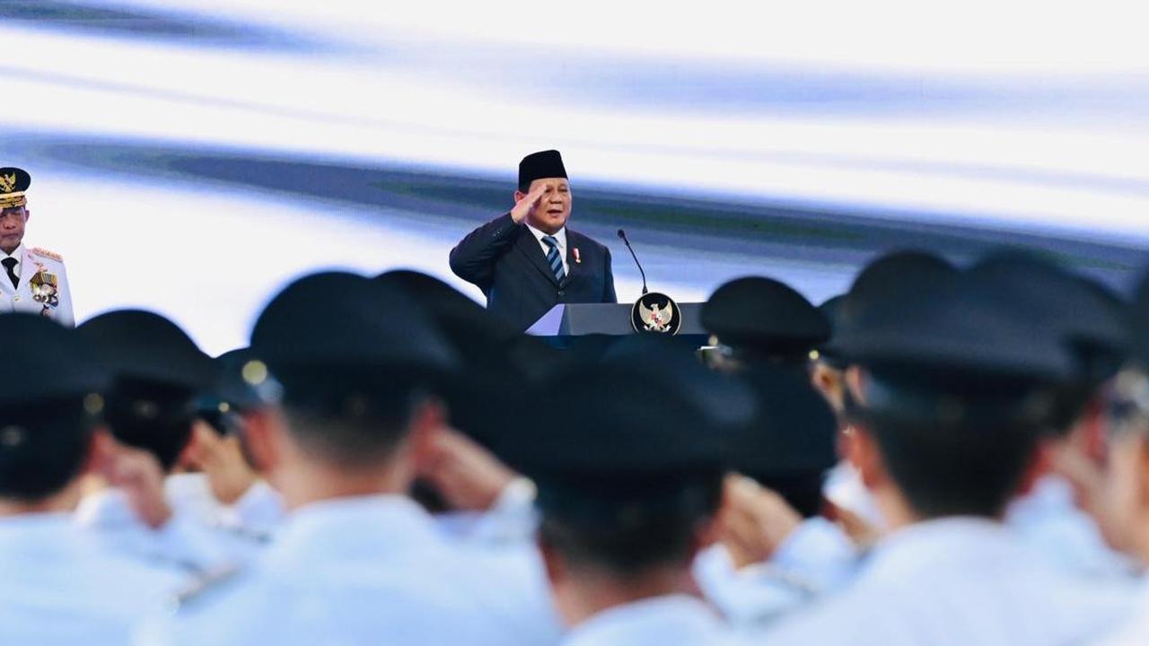 VIDEO: Momen Pelantikan Kepala Daerah, Acara Belum Usai Barisan Belakang Sibuk Salaman Jadi Sorotan