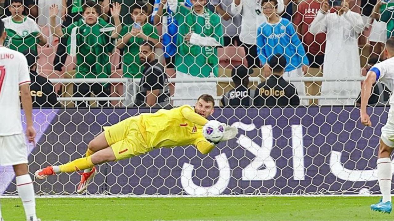 Pelatih Jepang Instruksikan Gempur Gawang Maarten Paes dengan Tembakan Jarak Jauh