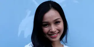 Tya Arifin masa bodoh dengan cibiran yang menyebut dirinya dinikahi Asyraf Khalid karena harta.  (Andy Masela/Bintang.com)