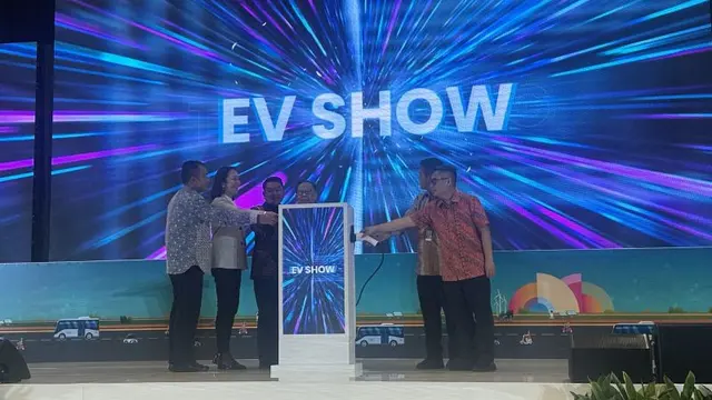 Ketua Umum Periklindo, Moeldoko, membuka PEVS 2025