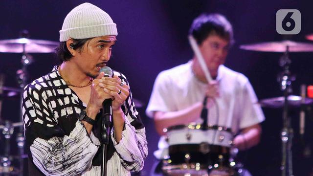 Aksi Enerjik Sheila on 7 saat Konser di Jakarta