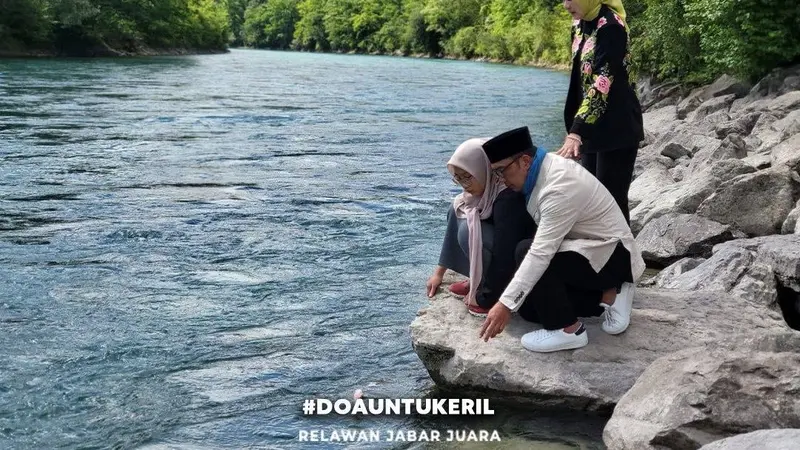 Potret Ridwan Kamil Sholat Ghaib Dipinggir Sungai Aare Sebelum Pulang ke Indonesia