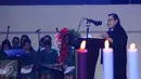 Pendeta Henriette Hutabarat Lebang membacakan doa Perayaan Natal di Mabes TNI, Jakarta, Kamis (7/1/2016). Natal bersama bertema Dengan Semangat Natal Kita Mantapkan Motivasi Juang Prajurit TNI Menjaga Kedaulatan NKRI. (Liputan6.com/Helmi Fithriansyah)