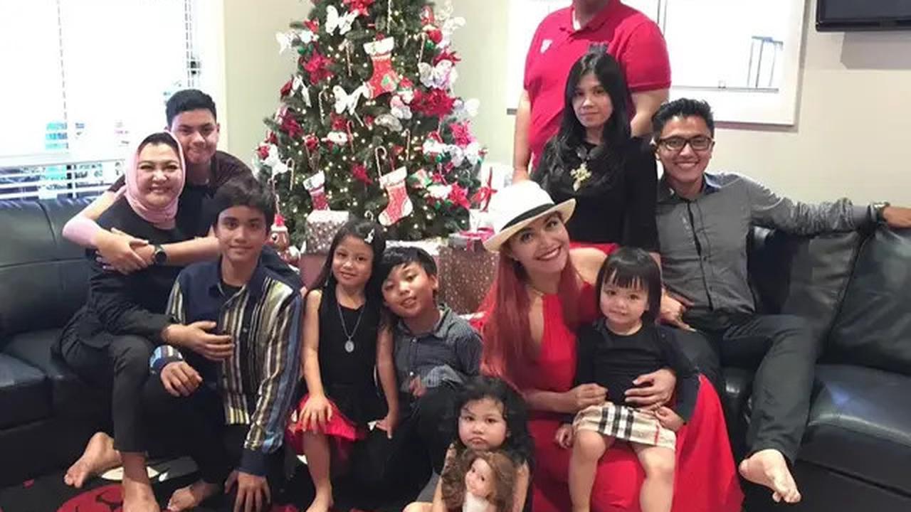 6 Potret Emilia Contessa Bareng Keluarga, Tinggalkan Kenangan Tak Terlupakan