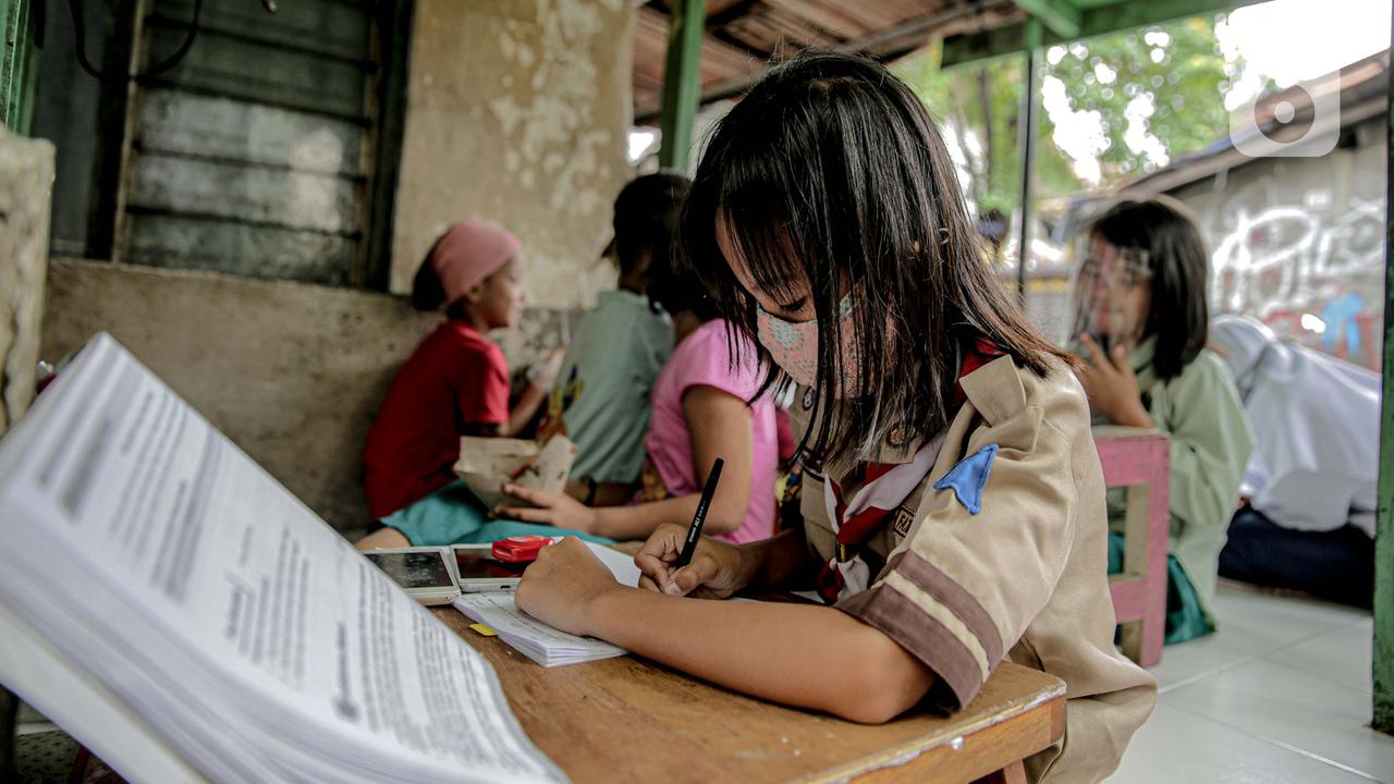Perjuangan Anak Sekolah Belajar Jarak Jauh Selama Pandemi