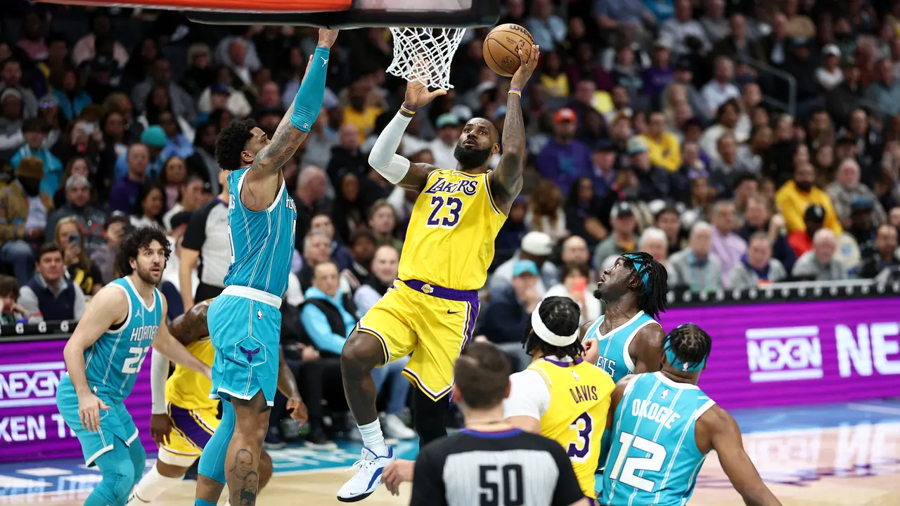 Lakers menang atas tuan rumah Hornets di lanjutan NBA