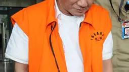 KPK kembali periksa tersangka kasus suap terkait pengiriman putusan kasasi perkara korupsi di MA, Ichsan Suaidi, Jakarta, Rabu (16/3/2016). Ichsan diperiksa sebagai saksi untuk tersangka lainnya, Awang Lazuardi Embat. (Liputan6.com/Helmi Afandi)