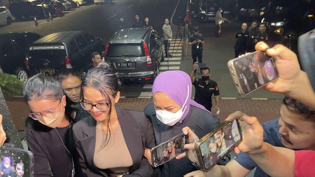 Siskaeee tiba di Ditreskrimsus Polda Metro Jaya pada Rabu (24/1/2024), pukul 19.00 WIB.