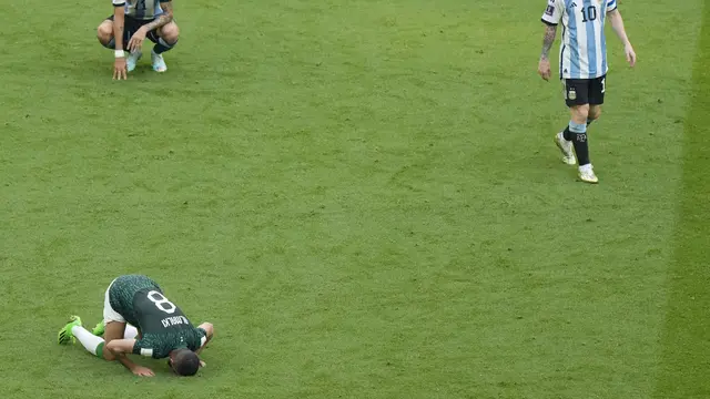 Pemain Timnas Arab Saudi Sujud Syukur