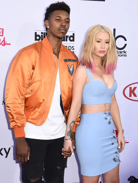 Iggy Azalea bertunangan dengan pemain basket NBA, Nick Young. Sempat beredar kabar bahwa keduanya batal menikah karena Nick sering selingkuhi Iggy. (AFP/Bintang.com)
