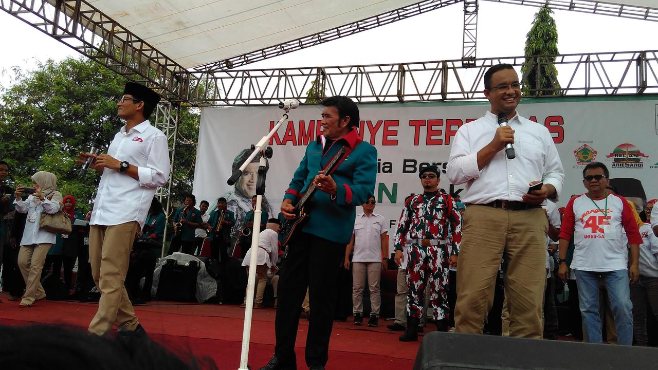 Anies dan Sandi joget bersama Rhoma Irama