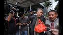 Mantan Dirjen Penyelenggara Haji dan Umroh Kemenag, Anggito Abimanyu, Usai diperiksa oleh KPK, Jakarta, (26/1/2015). Anggito diperiksa sebagai saksi dugaan korupsi ibadah haji Tahun 2012-2013 dengan tersangka Suryadharma Ali.(Liputan6.com/Herman Zakharia)
