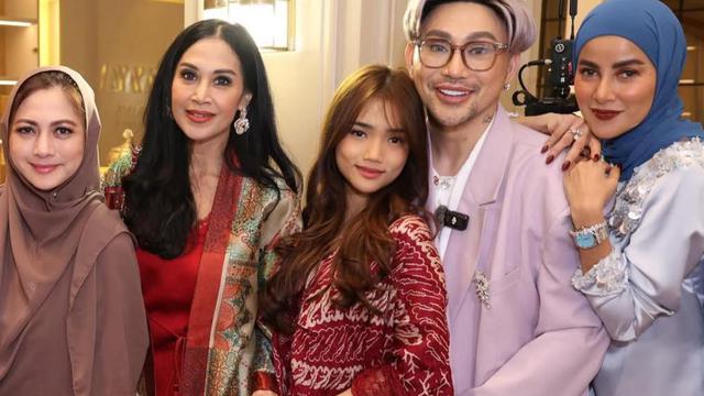 5 Potret Buka Puasa Diah Permatasari, Fuji hingga Kris Dayanti Kompak Bersama