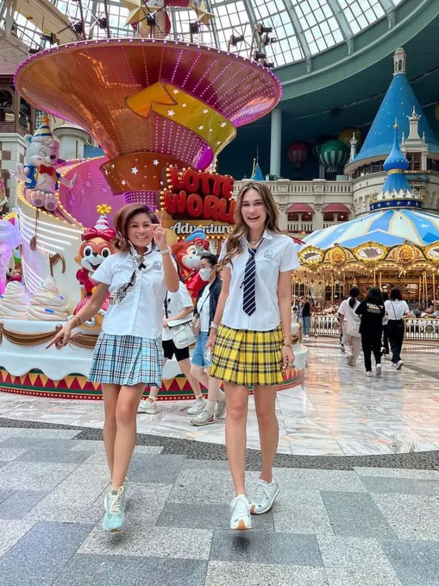 Menolak Tua, Ini Tampilan Manis Luna Maya Kenakan Seragam Sekolah Korea