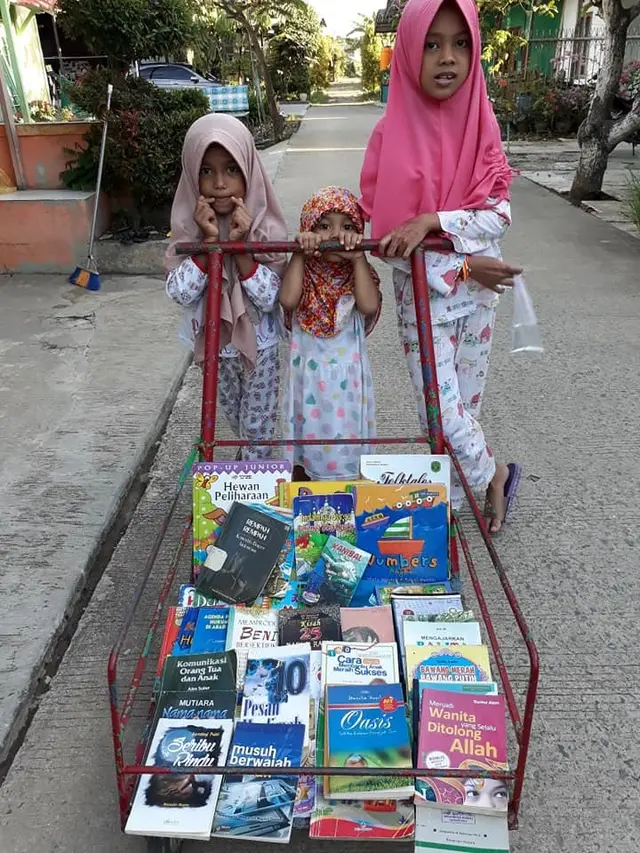Anak-anak guru pegiat gerobak baca