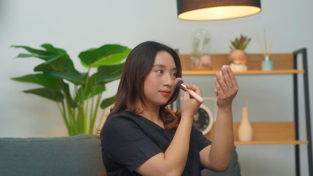 5 Warna Blush On yang Cocok untuk Kulit Sawo Matang