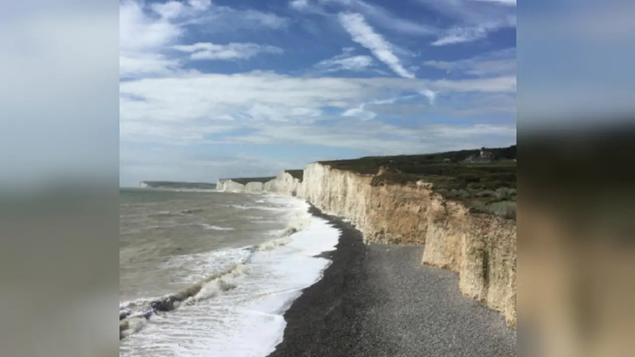 Tebing seven sisters yang terletak di East Sussex, Inggris (Instagram/@matteotrentini)